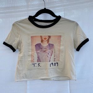 Taylor Swift 1989 concert tshirt